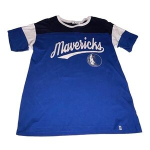 Dallas Mavericks t shirt women’s size medium